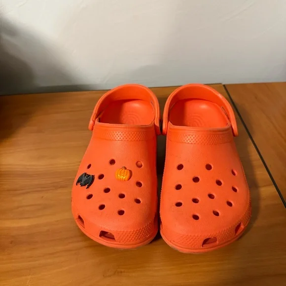 Women’s Crocs Classic Slip On Clog Shoe Orange Halloween Jibitz Casual Comfort 6 - Picture 2 of 5